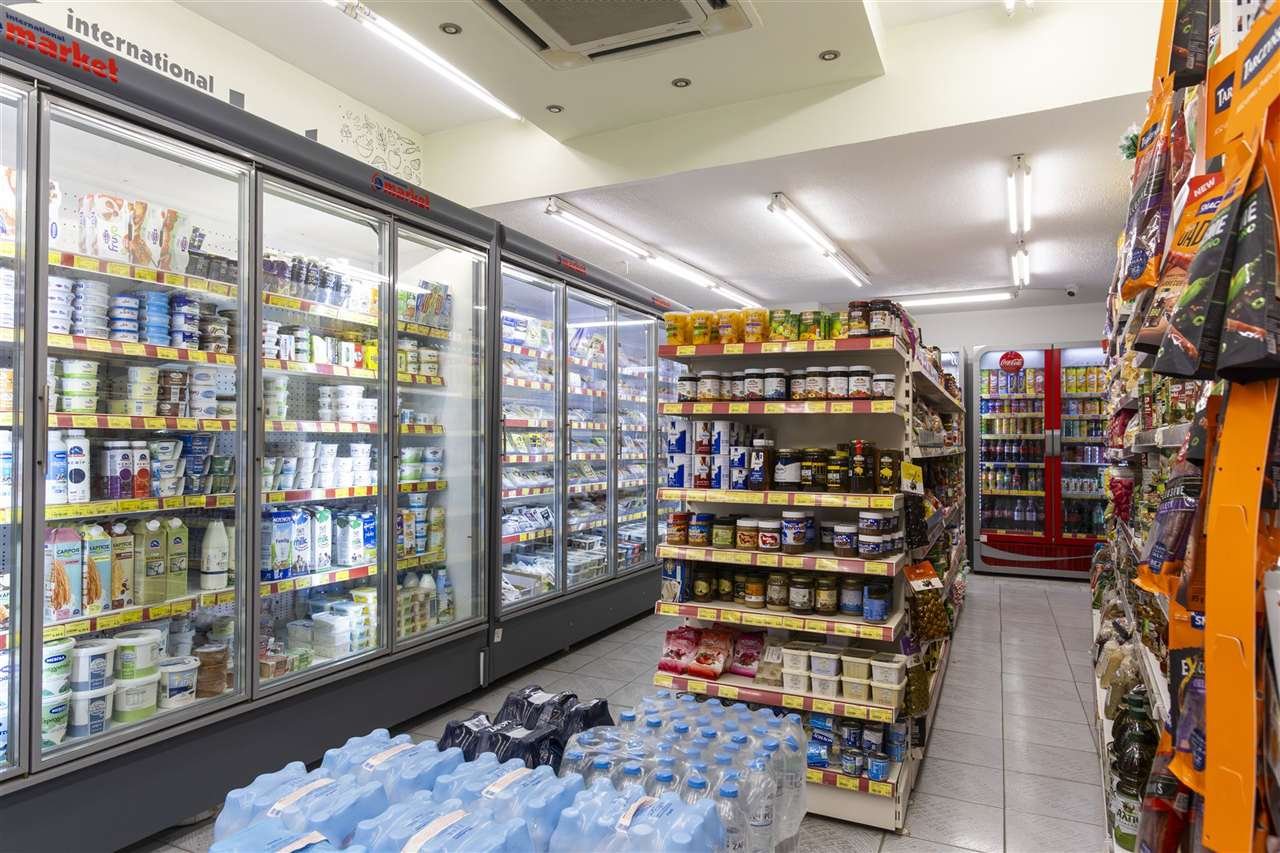 International Market είσοδος καταστήματος